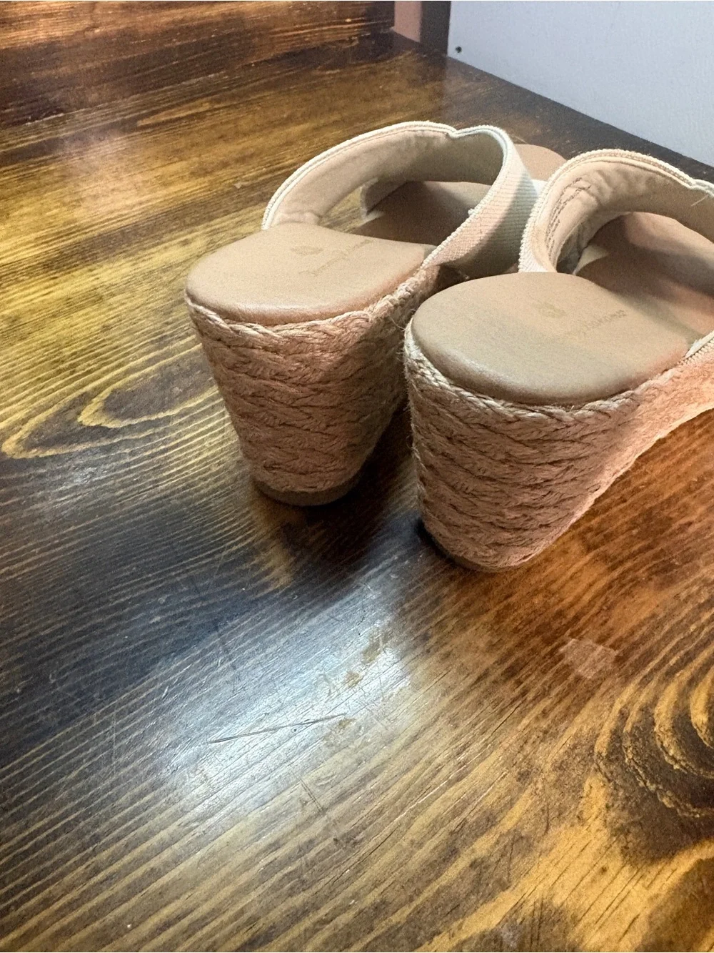 Tommy Bahama tan wedges size 9